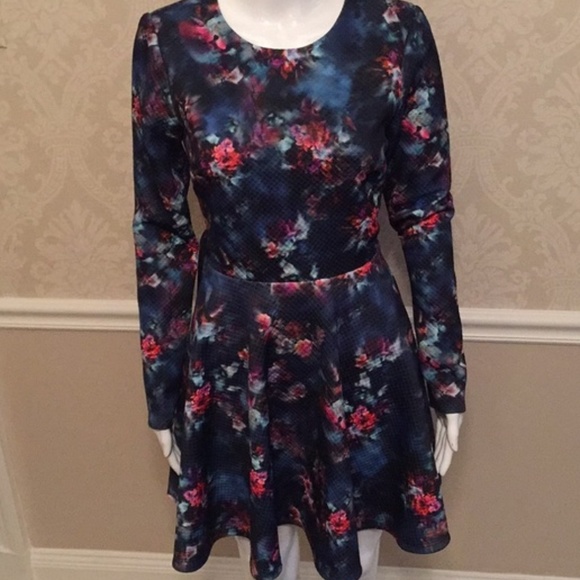 BEBE Floral Print Jacquard Fit & Flare Dress - Picture 3 of 8